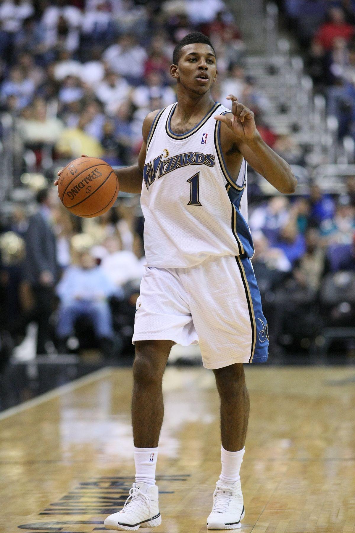 库蒂尼奥身价下降到350万欧，巅峰身价1.5亿，本赛季52场11球（库蒂尼奥由1.5亿巅峰跌至350万欧，本赛季52场打进11球）