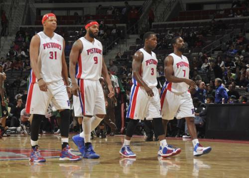 南通发布：苏超南通队载誉而归，3000多名球迷迎接城市英雄（南通发布：苏超南通队凯旋，三千余球迷迎接城市英雄）