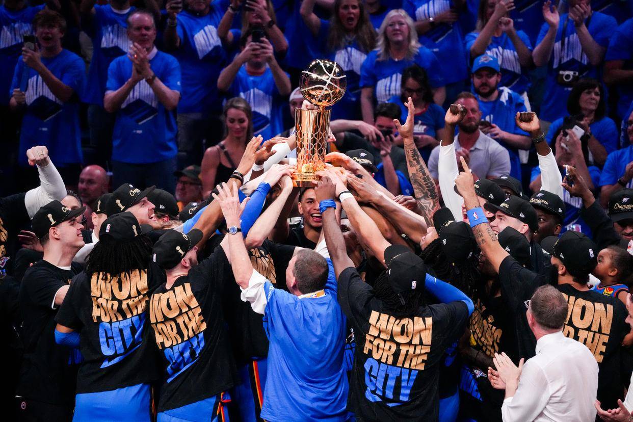 WTT总决赛：林诗栋4-0完胜梁靖崑，挺进男单八强（WTT总决赛：林诗栋4-0横扫梁靖崑，晋级男单八强）