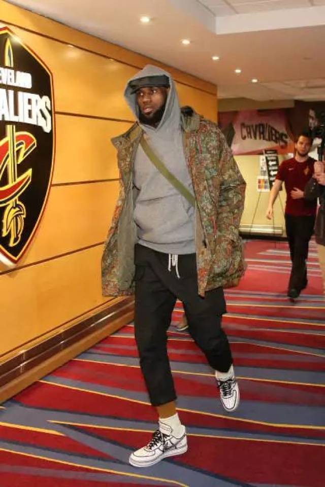 德天空：法比奥-席尔瓦对出场时间不满，考虑冬窗离开多特（德天空：出场机会偏少，法比奥-席尔瓦或在冬窗考虑离开多特）