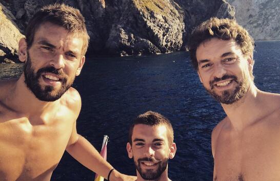 芒特的第一时间处理球是真帅！（芒特瞬间出球，帅气拉满！）