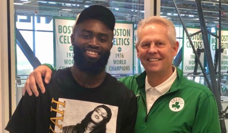 疯狂的足球：米兰门神迈尼昂的盘带合集（绿茵狂潮：米兰门神迈尼昂炫技盘带集锦）