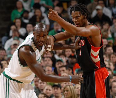 足球国足公布出征名单，多名主力如期入选（国足公布出征名单，多位主力顺利入选）