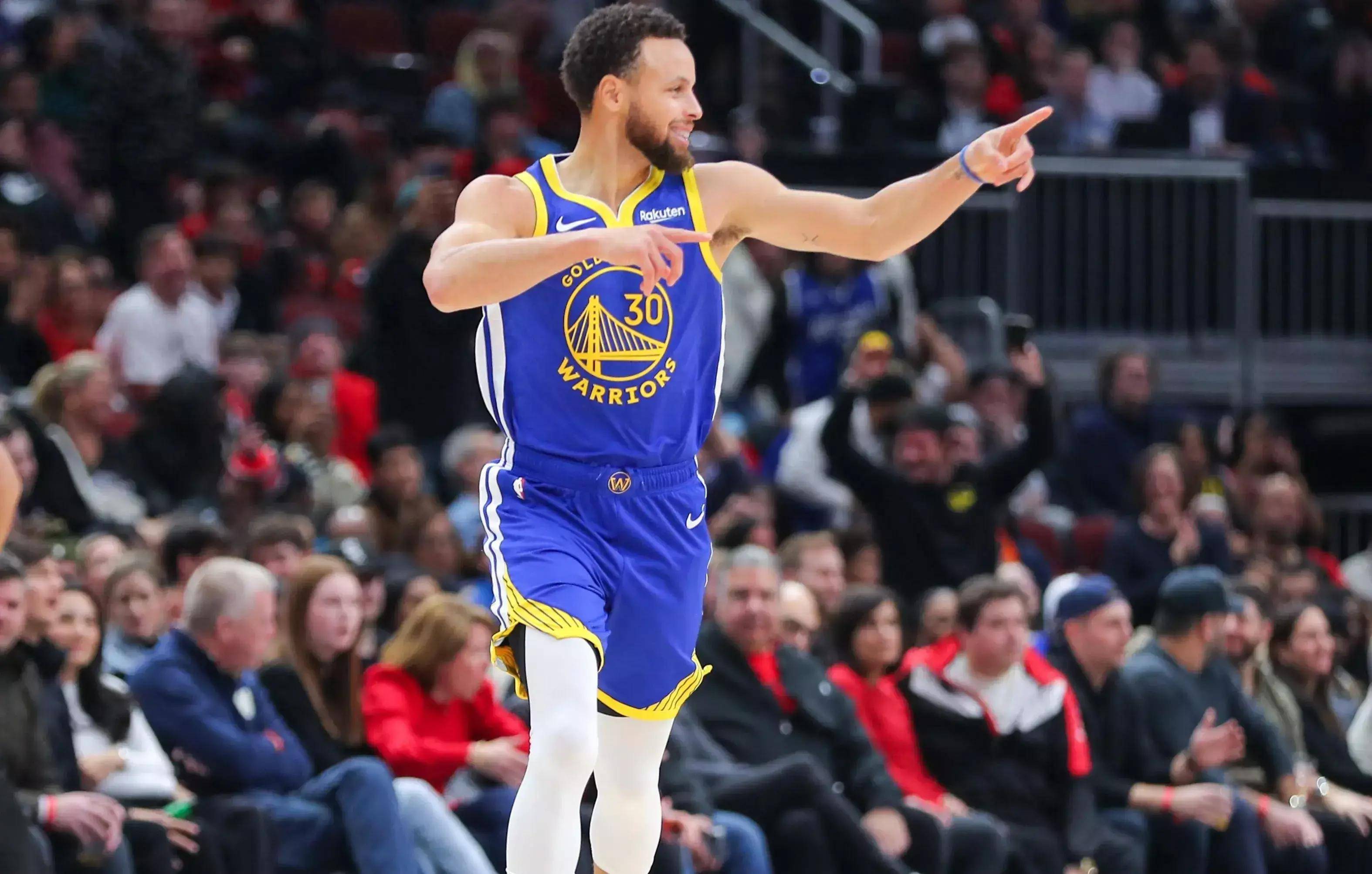 意甲战报：杜维卡斯破门，莫雷诺传射，科莫2-0胜萨索洛（意甲快讯：杜维卡斯建功，莫雷诺一传一射，科莫2-0击败萨索洛）