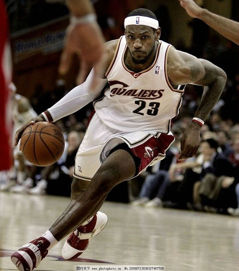 共和报：米兰正加速推进签回蒂亚戈-席尔瓦的交易（共和报：米兰提速推进蒂亚戈-席尔瓦回归交易）