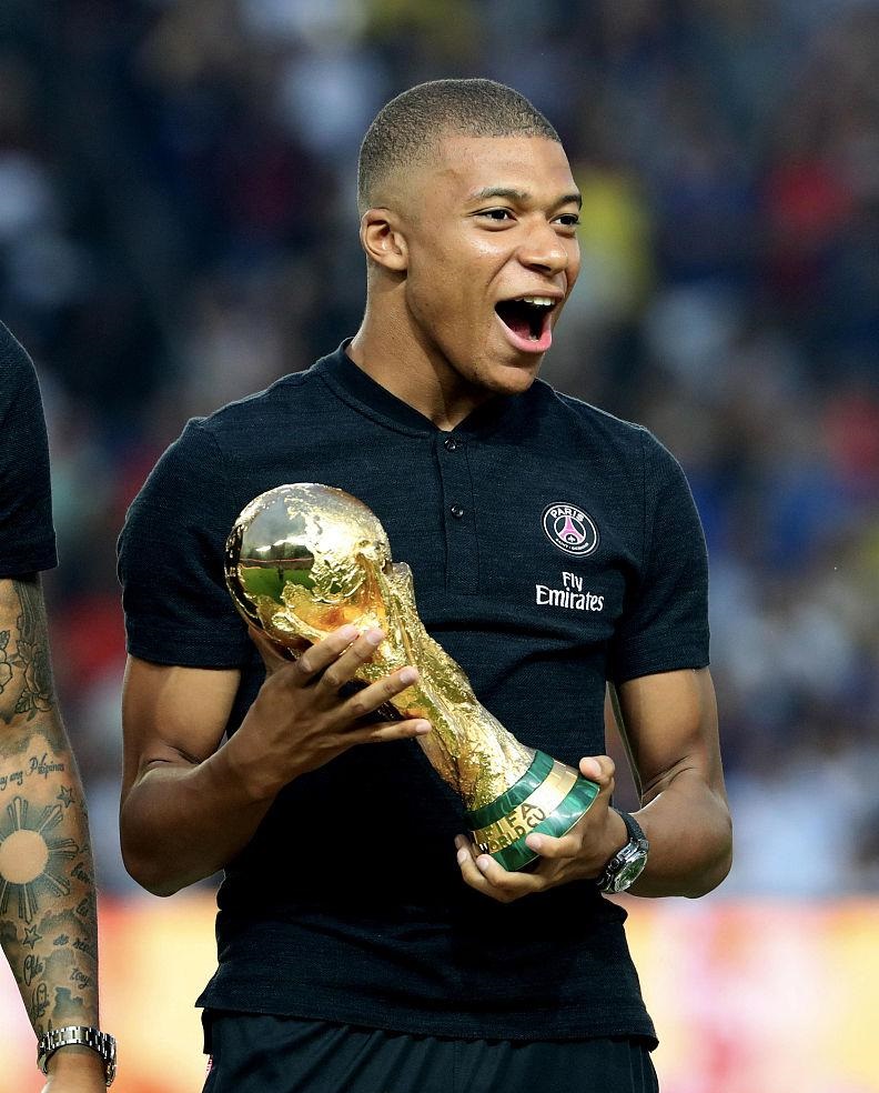 欧冠淘汰赛前瞻：拜仁客战曼城,（欧冠淘汰赛前瞻：曼城主场对阵拜仁）