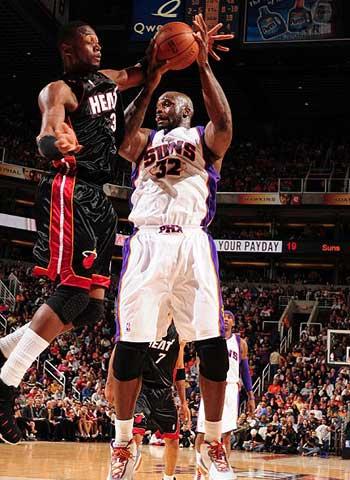 篮球篮网更新战术板，全队轮转更灵活（篮网优化战术体系，球队轮换更灵活）