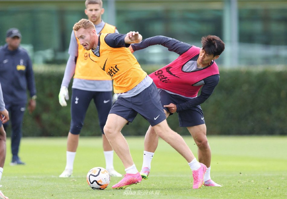 没有一视同仁！莫耶斯不满执法标准：奥布赖恩是犯错了，但阿森纳也一样（莫耶斯质疑判罚双标：奥布赖恩确有失误，阿森纳同样犯错）