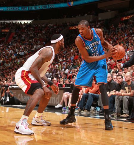 跟队：阿拉巴今天完成大部分团队训练，明天可进入大名单（随队报道：阿拉巴今日完成大部分合练，明日可进入大名单）