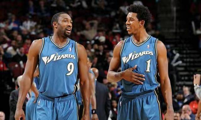 英超战报：曼联2-1战胜埃弗顿,（英超快讯：曼联2比1击败埃弗顿）