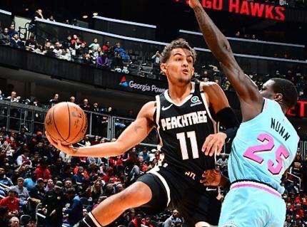 比利亚：传统9号位并没有消失，我非常欣赏阿尔瓦雷斯（比利亚：9号位从未远去，我十分看重阿尔瓦雷斯）