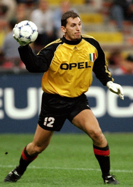 半场战报：塞尔塔1-0博洛尼亚，萨拉戈萨破门（半场：塞尔塔1比0领先博洛尼亚，萨拉戈萨建功）