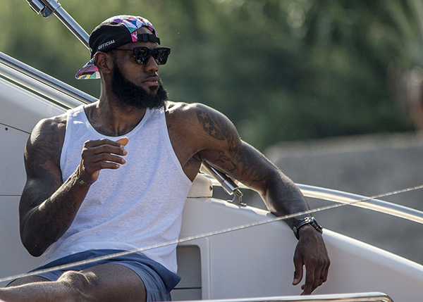 12 次出手，拿了 38 分（仅12次出手砍下38分）