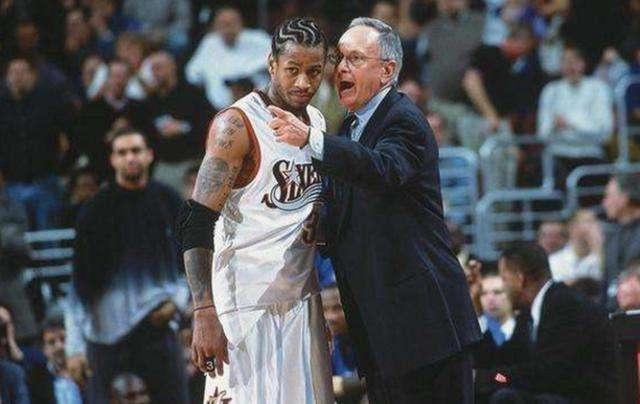 客战那不勒斯替补登场，科斯蒂奇达成尤文生涯100场里程碑（客场对阵那不勒斯，替补出战的科斯蒂奇迎来尤文生涯第100场）