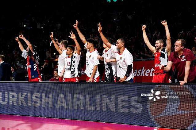 邮报评曼联近5年引援TOP30：姆伯莫第1，C罗第4，桑乔垫底（曼联近五年引援30强榜出炉：《邮报》评姆伯莫登顶，C罗第4，桑乔垫底）