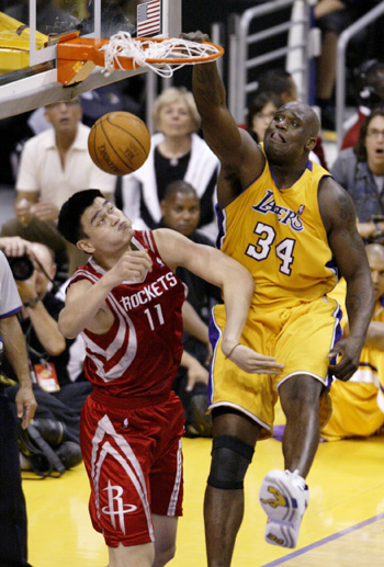 西甲16轮比赛精彩纷呈，多队争夺保级名额，各队表现起伏，悬念迭起。（西甲第16轮群雄逐鹿：保级混战白热化，球队状态起伏不定，悬念丛生）