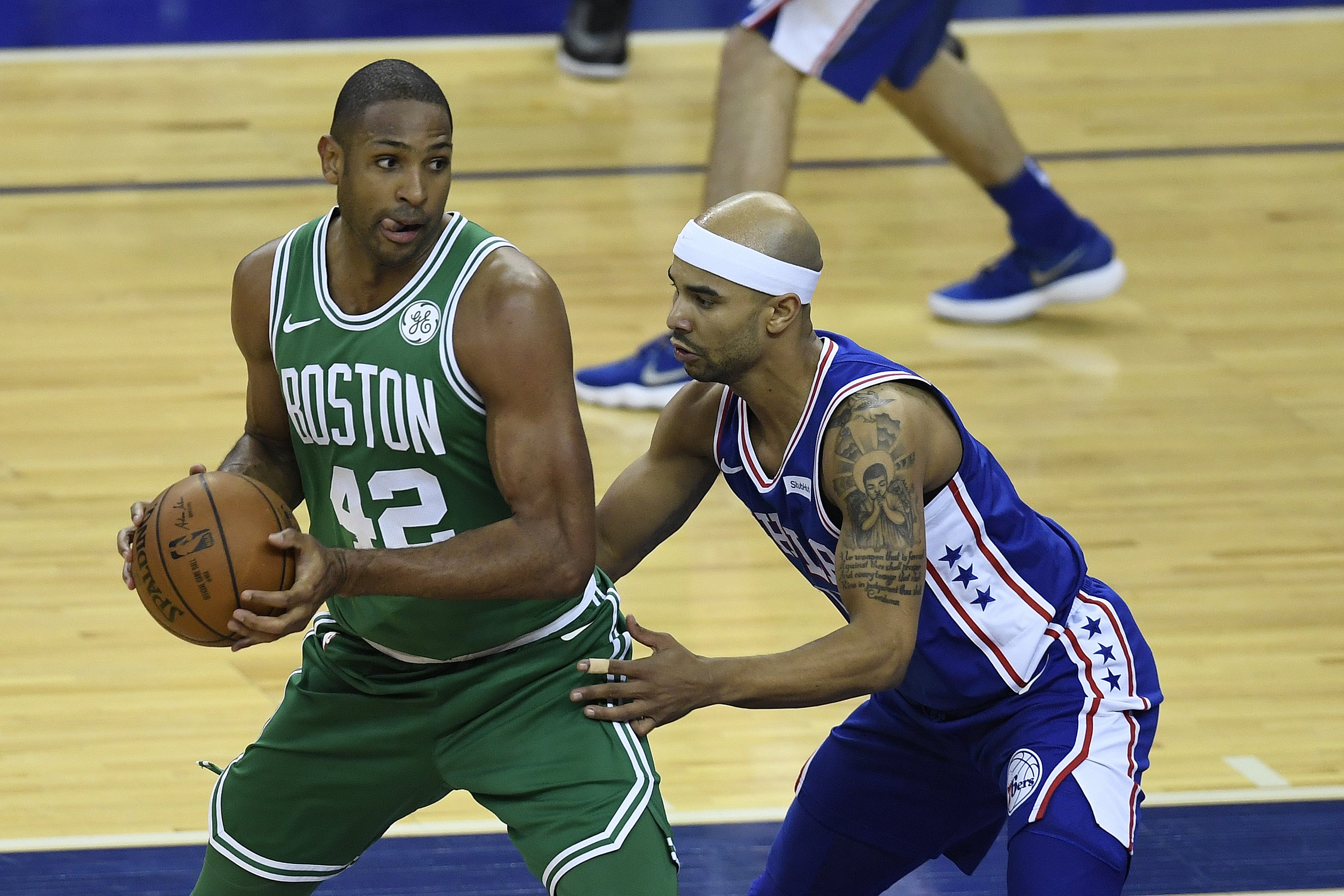 足球巴萨主帅称赞中场新核：不可替代（巴萨主帅力赞中场新核：无可替代）